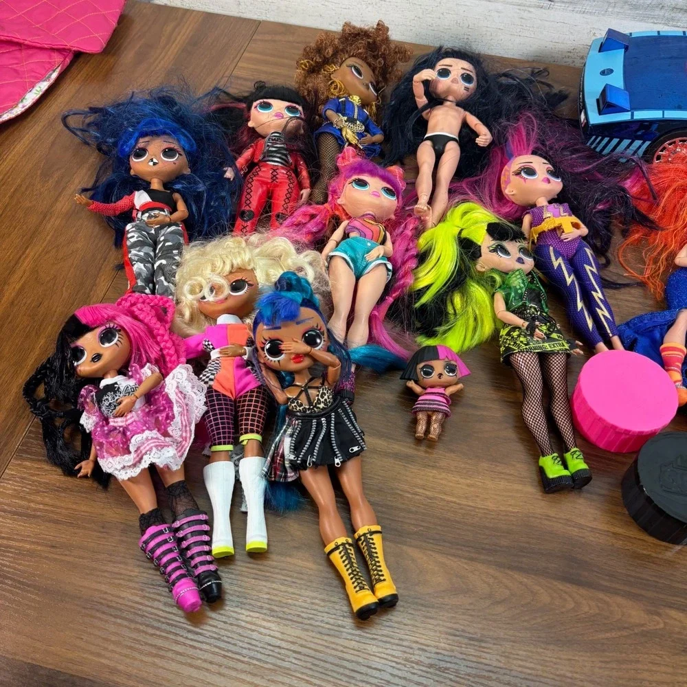 L.O.L. Surprise! O.M.G. Fashion Dolls, Dance Machine Car and Accessories Qty 21